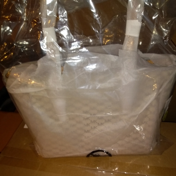 (🎆 BLACK FRIDAY DEAL 🎆) MICHAEL Michael Kors Jet Set Medium Travel Tote - Picture 2 of 8